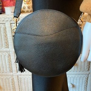 Cuyana circle crossbody leather round shaped bag in black color